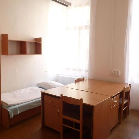Ats Hostel Jednota Prag Exteriör bild